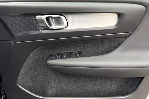 CV72KVP Volvo Xc40 2.0 B3 MHEV Core DCT Auto Euro 6 (s/s) 5dr Thumbnail #22