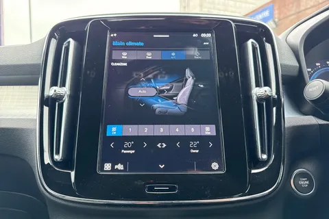 CV72KVP Volvo Xc40 2.0 B3 MHEV Core DCT Auto Euro 6 (s/s) 5dr Thumbnail #23