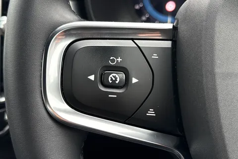 CV72KVP Volvo Xc40 2.0 B3 MHEV Core DCT Auto Euro 6 (s/s) 5dr Thumbnail #40