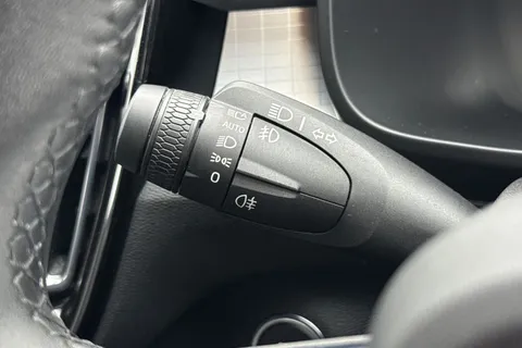 CV72KVP Volvo Xc40 2.0 B3 MHEV Core DCT Auto Euro 6 (s/s) 5dr Thumbnail #43