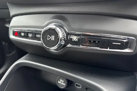 CV72KVP Volvo Xc40 2.0 B3 MHEV Core DCT Auto Euro 6 (s/s) 5dr Thumbnail #44