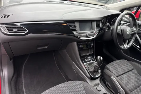 PN68VEF Vauxhall Astra 1.6 CDTi BlueInjection SRi Sports Tourer Euro 6 (s/s) 5dr Thumbnail #9