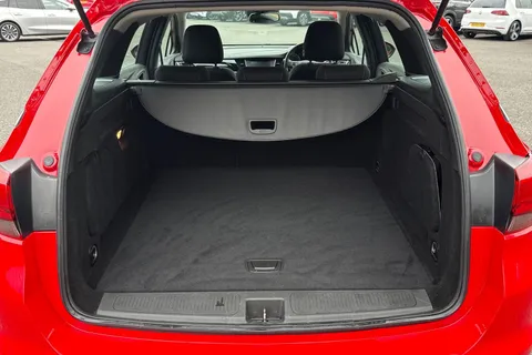 PN68VEF Vauxhall Astra 1.6 CDTi BlueInjection SRi Sports Tourer Euro 6 (s/s) 5dr Thumbnail #10