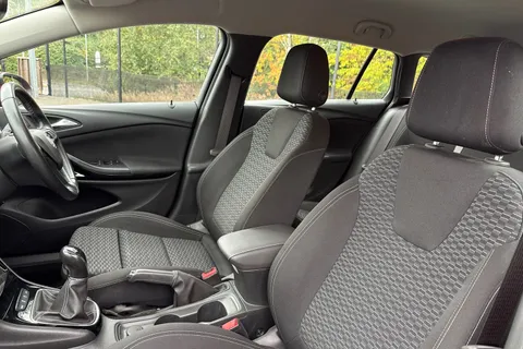 PN68VEF Vauxhall Astra 1.6 CDTi BlueInjection SRi Sports Tourer Euro 6 (s/s) 5dr Thumbnail #11