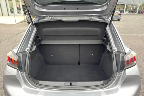 YP24KRF PEUGEOT e-208 50kWh Allure Premium + Auto 5dr (7.4kW Charger) Thumbnail #7