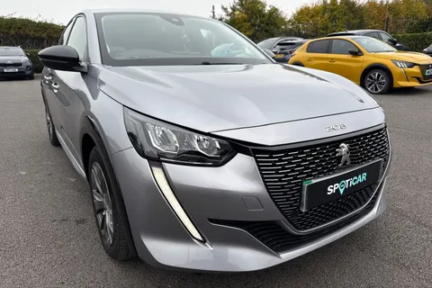 YP24KRF PEUGEOT e-208 50kWh Allure Premium + Auto 5dr (7.4kW Charger) Thumbnail #9