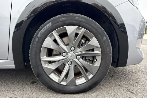 YP24KRF PEUGEOT e-208 50kWh Allure Premium + Auto 5dr (7.4kW Charger) Thumbnail #10