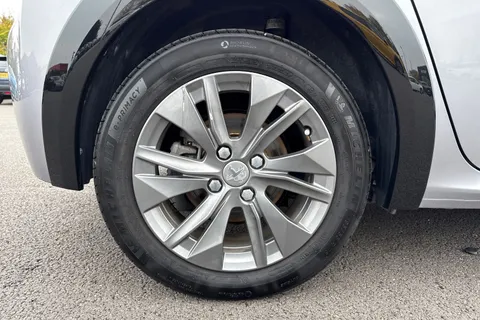 YP24KRF PEUGEOT e-208 50kWh Allure Premium + Auto 5dr (7.4kW Charger) Thumbnail #11