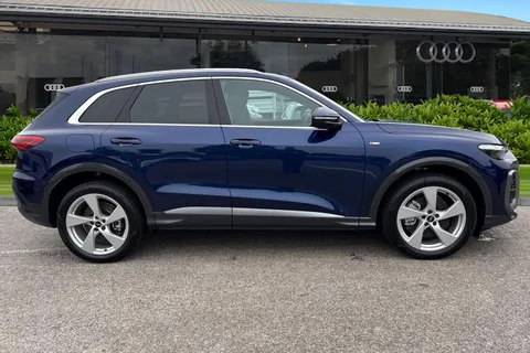  Audi Q5 2.0 TDI S line S Tronic quattro Euro 6 (s/s) 5dr Thumbnail #4