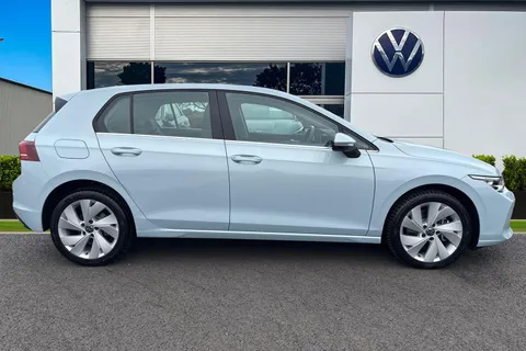 DA25PCF Volkswagen Golf 1.5 TSI 204 Style eHybrid 5dr DSG **AREA VIEW CAMERAS** Thumbnail #4