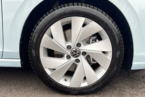 DA25PCF Volkswagen Golf 1.5 TSI 204 Style eHybrid 5dr DSG **AREA VIEW CAMERAS** Thumbnail #12