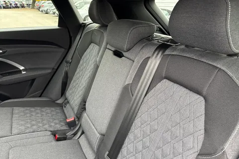  Audi Q5 2.0 TDI S line S Tronic quattro Euro 6 (s/s) 5dr Thumbnail #14