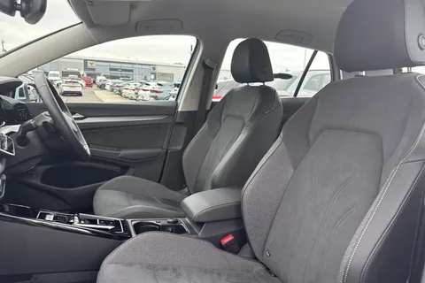 DA25PCF Volkswagen Golf 1.5 TSI 204 Style eHybrid 5dr DSG **AREA VIEW CAMERAS** Thumbnail #17