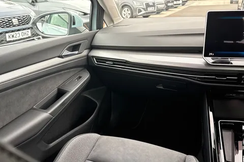 DA25PCF Volkswagen Golf 1.5 TSI 204 Style eHybrid 5dr DSG **AREA VIEW CAMERAS** Thumbnail #21