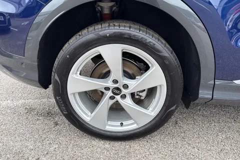  Audi Q5 2.0 TDI S line S Tronic quattro Euro 6 (s/s) 5dr Thumbnail #24