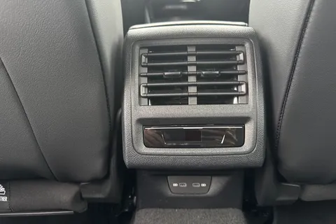 DA25PCF Volkswagen Golf 1.5 TSI 204 Style eHybrid 5dr DSG **AREA VIEW CAMERAS** Thumbnail #31