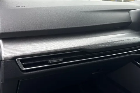 DA25PCF Volkswagen Golf 1.5 TSI 204 Style eHybrid 5dr DSG **AREA VIEW CAMERAS** Thumbnail #33