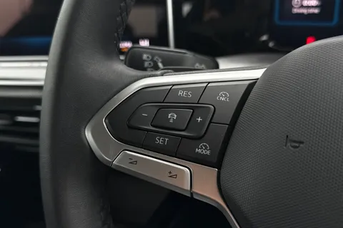 DA25PCF Volkswagen Golf 1.5 TSI 204 Style eHybrid 5dr DSG **AREA VIEW CAMERAS** Thumbnail #34