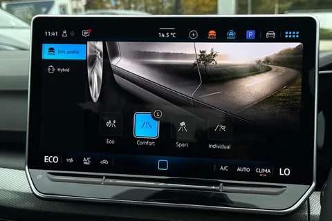 DA25PCF Volkswagen Golf 1.5 TSI 204 Style eHybrid 5dr DSG **AREA VIEW CAMERAS** Thumbnail #42