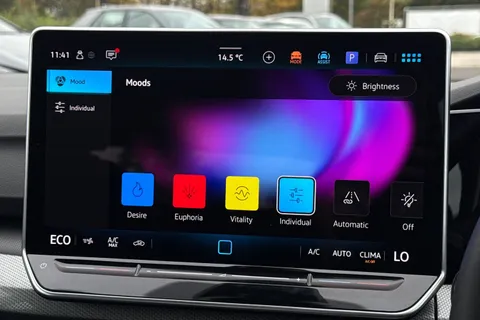 DA25PCF Volkswagen Golf 1.5 TSI 204 Style eHybrid 5dr DSG **AREA VIEW CAMERAS** Thumbnail #43