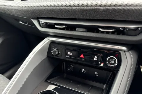  Audi Q5 2.0 TDI S line S Tronic quattro Euro 6 (s/s) 5dr Thumbnail #51