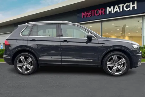 PE19ULX Volkswagen Tiguan 2.0 TDI SEL DSG 4Motion Euro 6 (s/s) 5dr Thumbnail #4