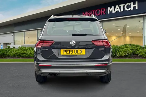 PE19ULX Volkswagen Tiguan 2.0 TDI SEL DSG 4Motion Euro 6 (s/s) 5dr Thumbnail #5