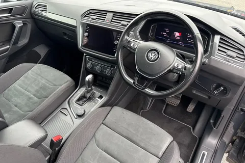 PE19ULX Volkswagen Tiguan 2.0 TDI SEL DSG 4Motion Euro 6 (s/s) 5dr Thumbnail #8