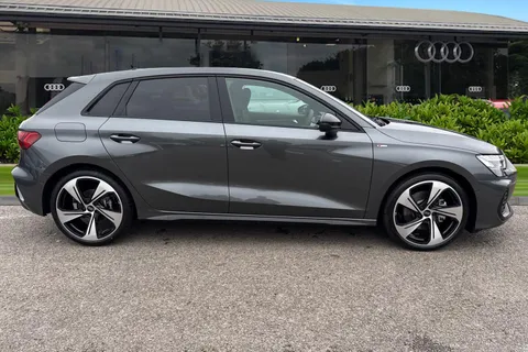  Audi A3 1.5 TFSI Black Edition Sportback Euro 6 (s/s) 5dr Thumbnail #4