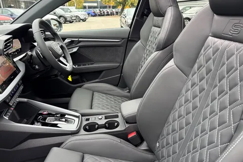  Audi S3 2.0 TFSI Vorsprung S Tronic quattro Euro 6 (s/s) 4dr Thumbnail #16