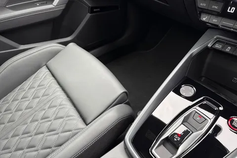  Audi S3 2.0 TFSI Vorsprung S Tronic quattro Euro 6 (s/s) 4dr Thumbnail #20