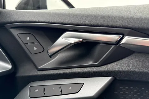  Audi S3 2.0 TFSI Vorsprung S Tronic quattro Euro 6 (s/s) 4dr Thumbnail #21