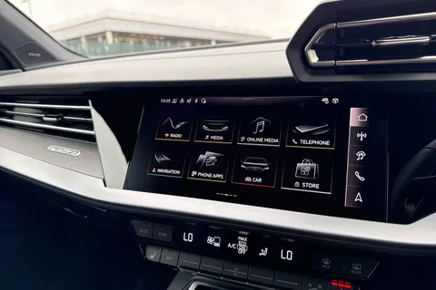  Audi S3 2.0 TFSI Vorsprung S Tronic quattro Euro 6 (s/s) 4dr Thumbnail #36