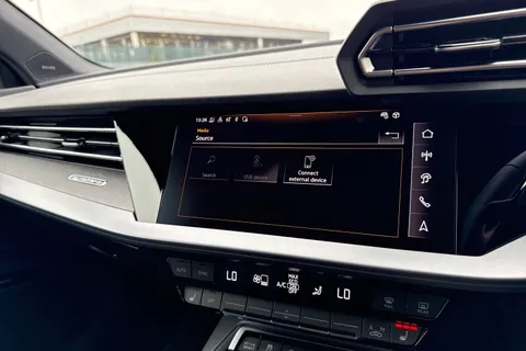  Audi S3 2.0 TFSI Vorsprung S Tronic quattro Euro 6 (s/s) 4dr Thumbnail #40