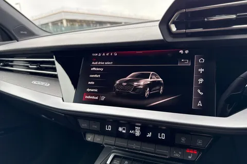  Audi S3 2.0 TFSI Vorsprung S Tronic quattro Euro 6 (s/s) 4dr Thumbnail #46