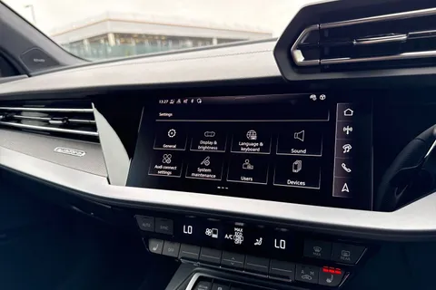  Audi S3 2.0 TFSI Vorsprung S Tronic quattro Euro 6 (s/s) 4dr Thumbnail #53