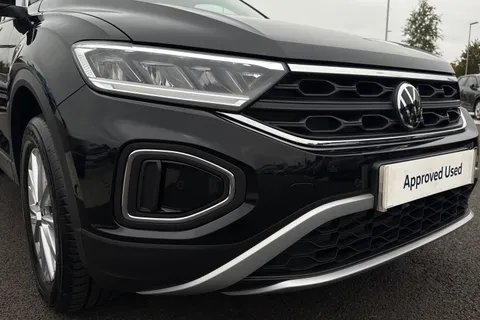 9 of 47 for VOLKSWAGEN T-ROC 1.0 TSI 115 Life 5dr