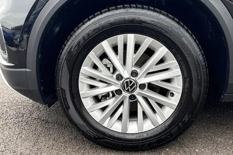 12 of 47 for VOLKSWAGEN T-ROC 1.0 TSI 115 Life 5dr