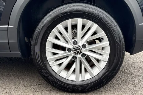 13 of 47 for VOLKSWAGEN T-ROC 1.0 TSI 115 Life 5dr