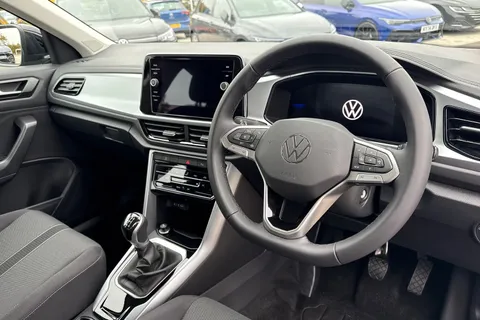 14 of 47 for VOLKSWAGEN T-ROC 1.0 TSI 115 Life 5dr
