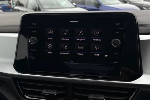 17 of 47 for VOLKSWAGEN T-ROC 1.0 TSI 115 Life 5dr