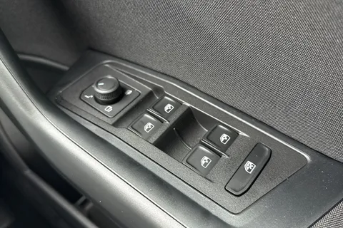 21 of 47 for VOLKSWAGEN T-ROC 1.0 TSI 115 Life 5dr