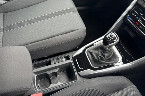 23 of 47 for VOLKSWAGEN T-ROC 1.0 TSI 115 Life 5dr