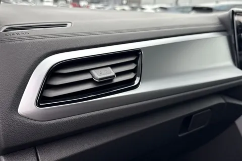 31 of 47 for VOLKSWAGEN T-ROC 1.0 TSI 115 Life 5dr