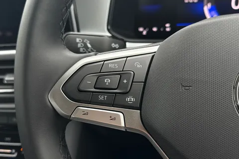 33 of 47 for VOLKSWAGEN T-ROC 1.0 TSI 115 Life 5dr