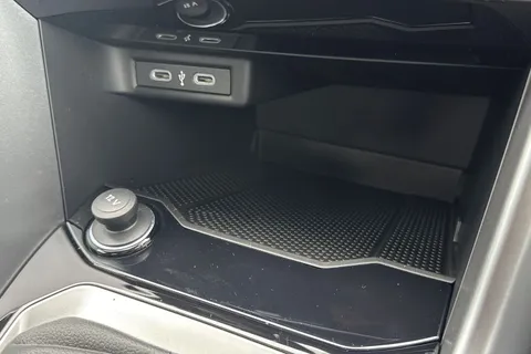 36 of 47 for VOLKSWAGEN T-ROC 1.0 TSI 115 Life 5dr