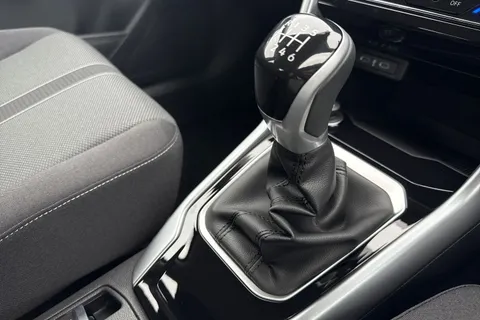 37 of 47 for VOLKSWAGEN T-ROC 1.0 TSI 115 Life 5dr