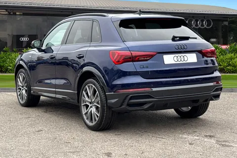 Audi Q3 1.5 TFSI CoD 35 Black Edition Euro 6 (s/s) 5dr Thumbnail #3