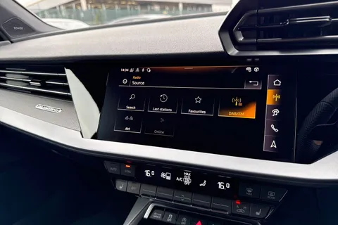  Audi RS 3 2.5 TFSI Carbon Vorsprung S Tronic quattro Euro 6 (s/s) 4dr Thumbnail #40