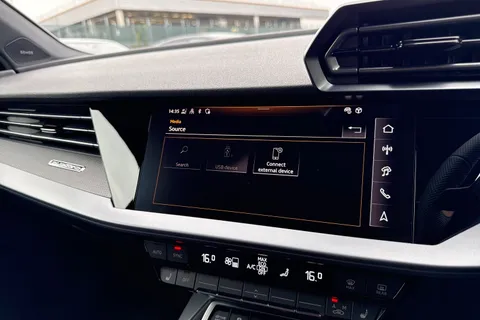  Audi RS 3 2.5 TFSI Carbon Vorsprung S Tronic quattro Euro 6 (s/s) 4dr Thumbnail #42